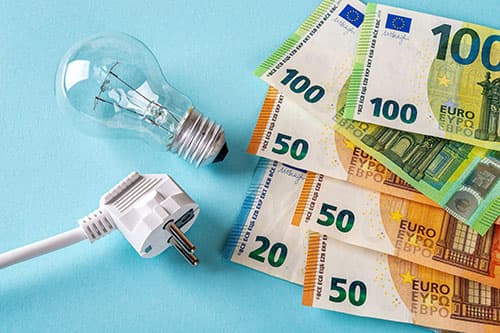Ampoule, prise électrique et économies